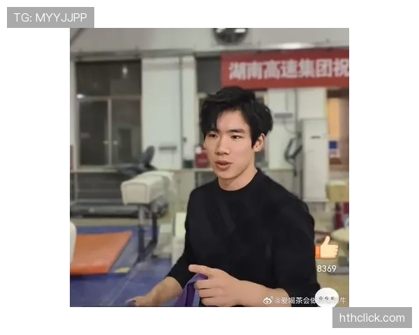 张博恒训练完直接啃鸡腿，这自律人设是不是有点绷不住了？