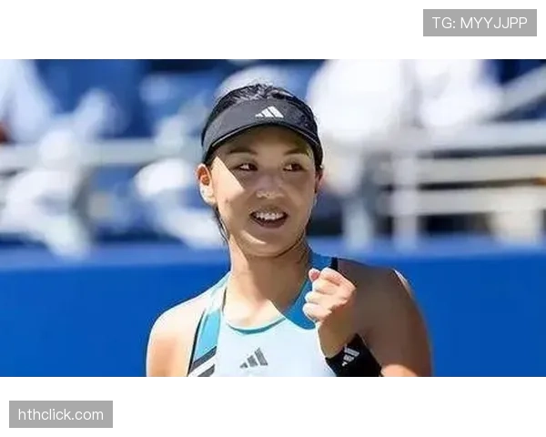 王欣瑜球场上冷面杀手，下场拎着大牌包笑成偶像剧女主