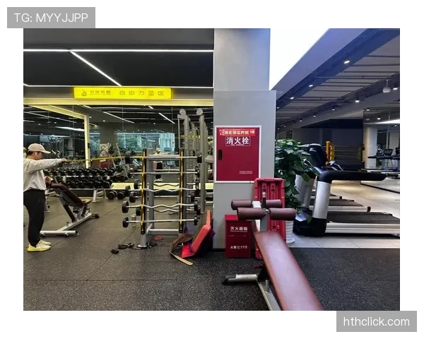 胡金秋这自律程度，凌晨四点健身房打卡是认真的？